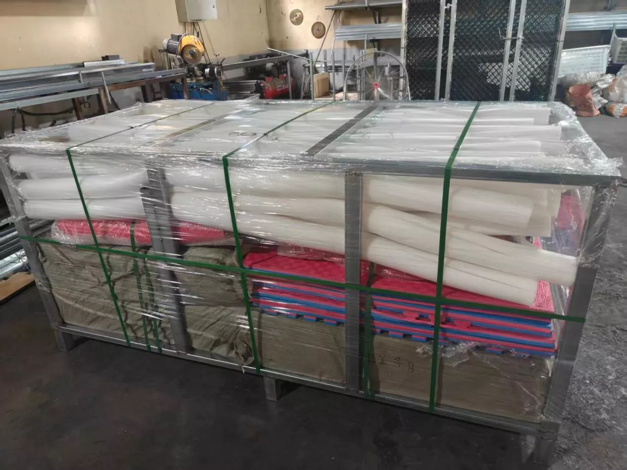 Com o transporte global seguindo a pré-montagem e testes de fábrica, como os anéis de boxe da Pandawin Sports enfrentam os desafios de danos e instalação no transporte?